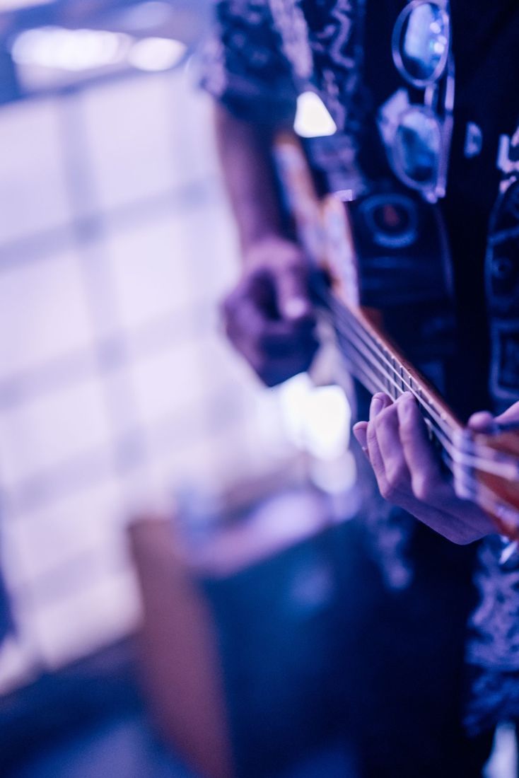U·BASS hands